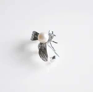 Bee Classic with Freshwater Pearl .925 Sterling Silver Brooch