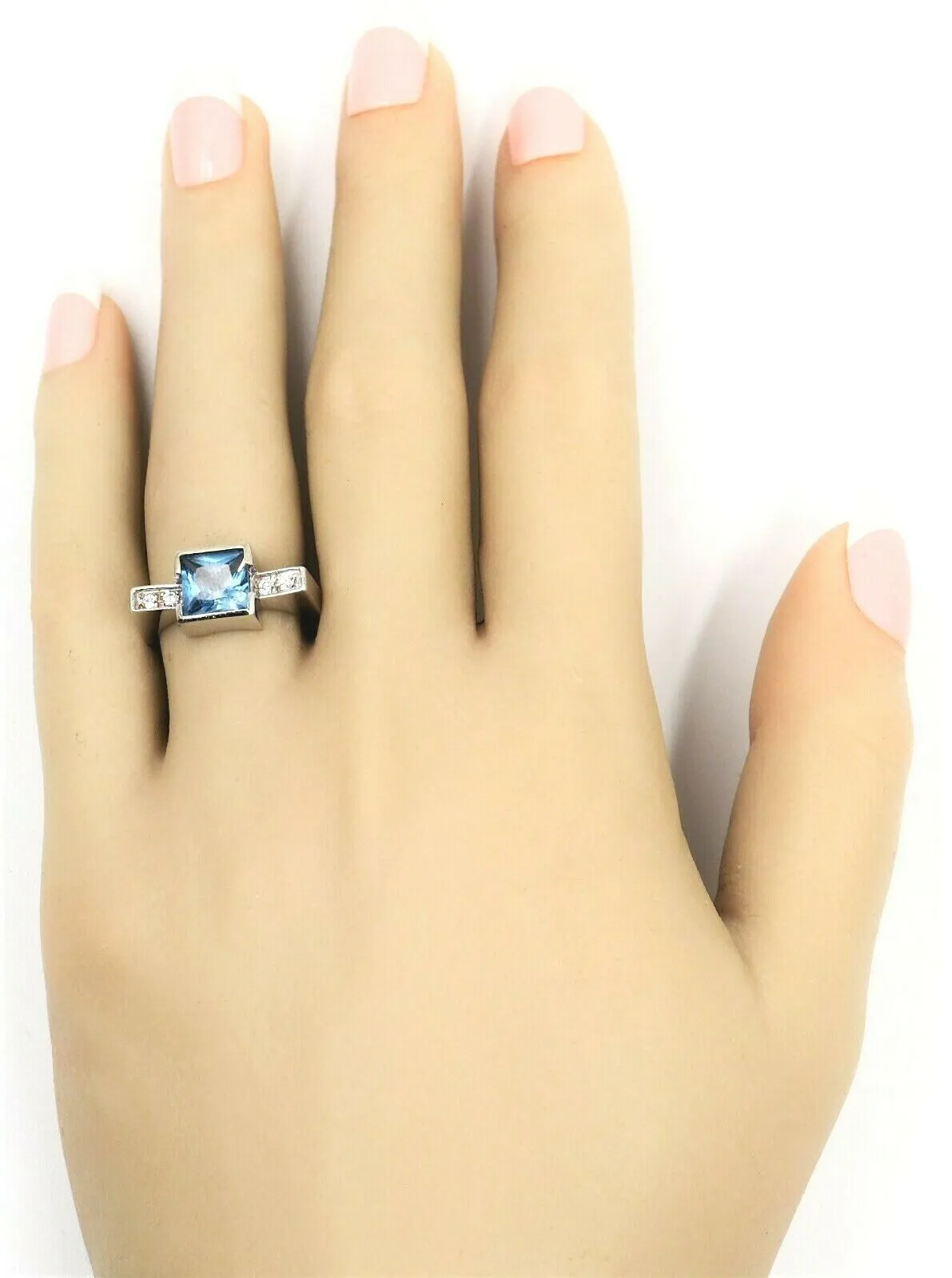 Blue Spinel & Cubic Zirconia 14ct White Gold Dress Ring