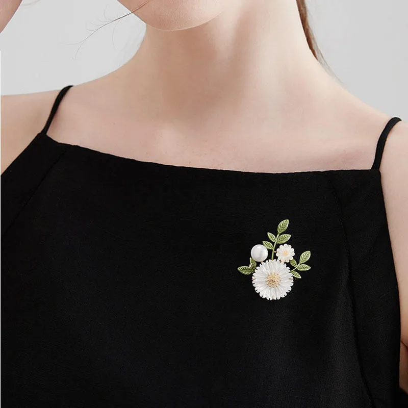 SISSLIA 2024 New High Quality Daisies Upscale Everything with Lovely Flowers White Shell Brooch for Women