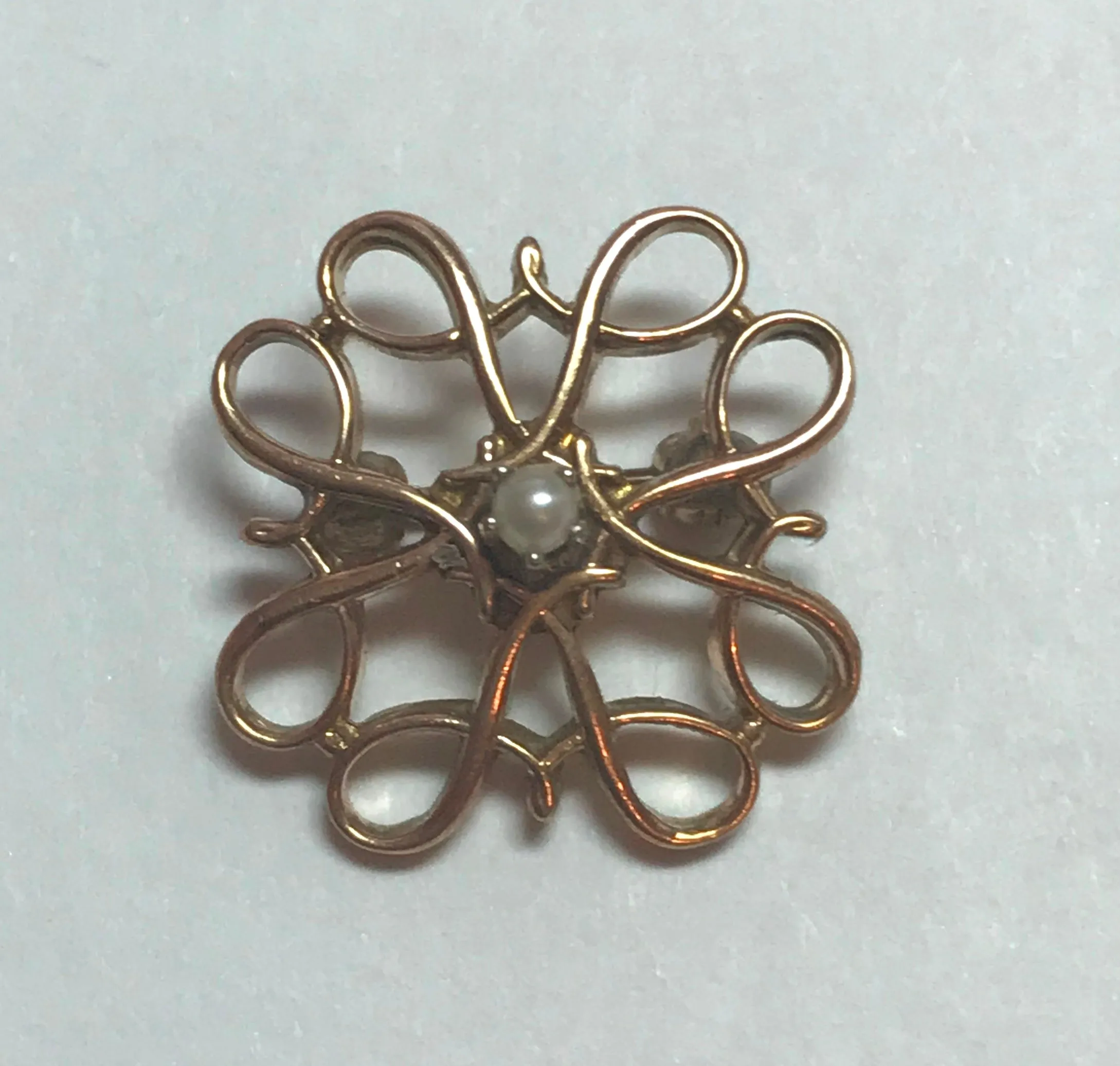 Small Lapel Pin or Brooch. 10k Yellow Gold and Pearl