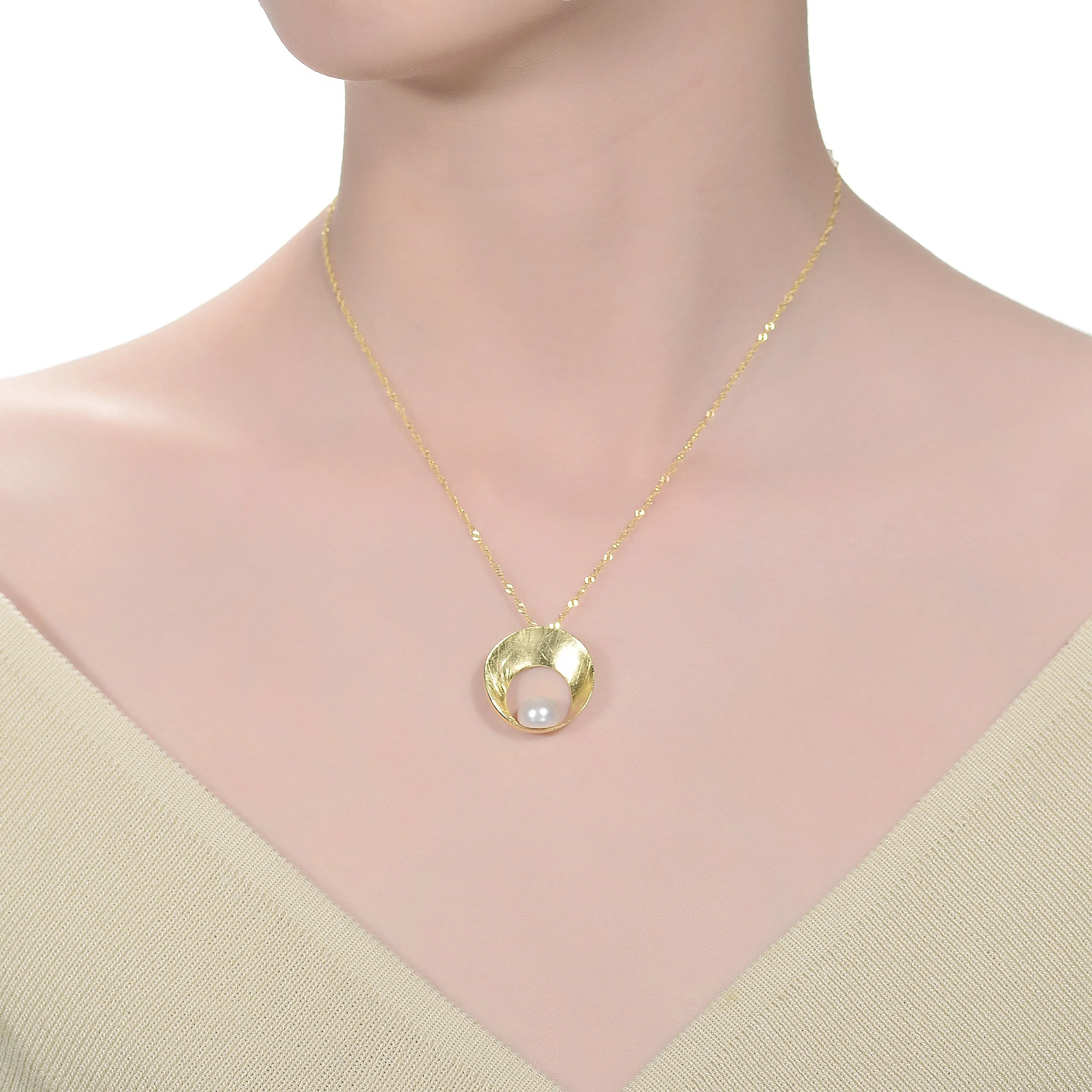 Sterling Silver Gold Plated with Genuine Freshwater Pearl Round Pendant Necklace