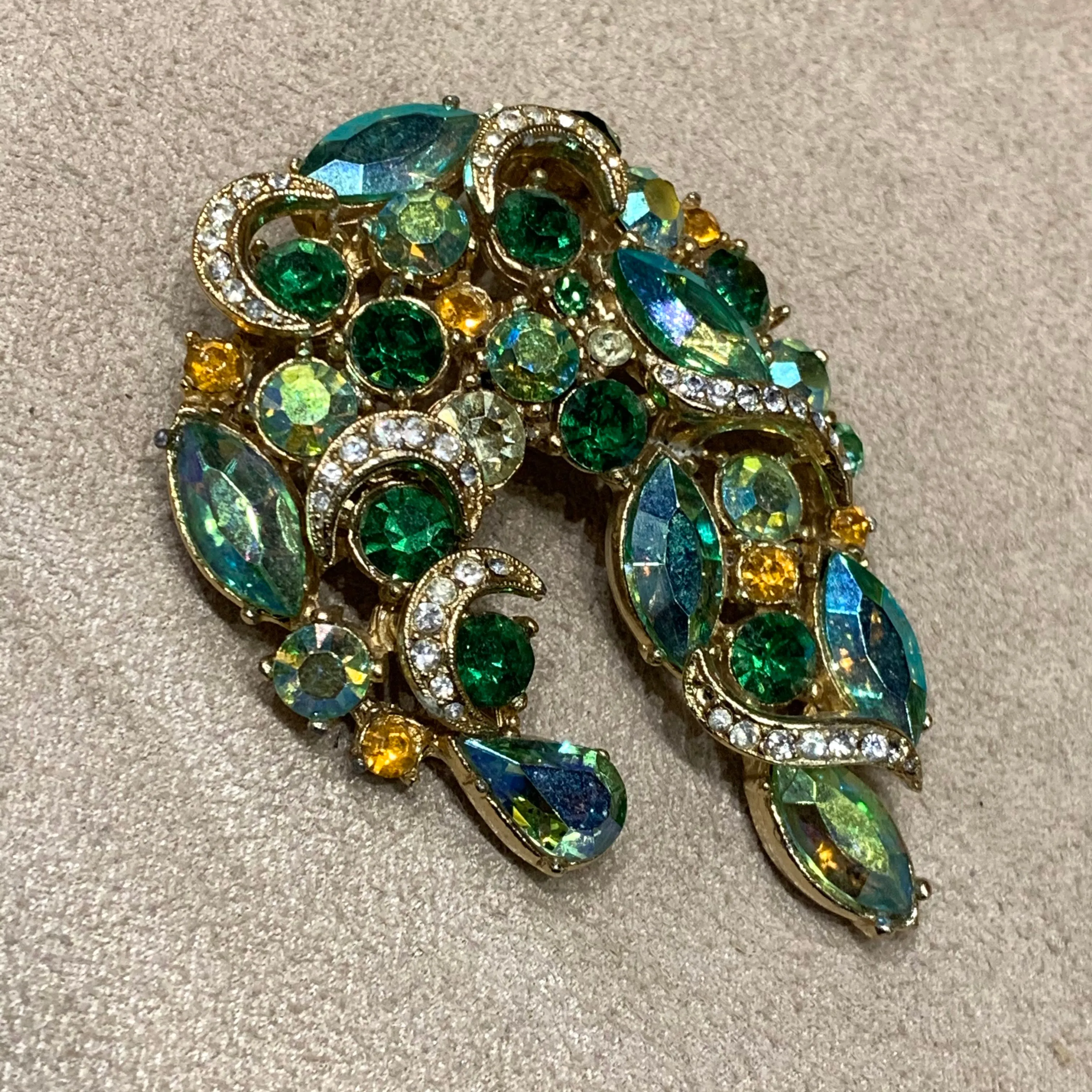 Vintage green brooch by Sphinx